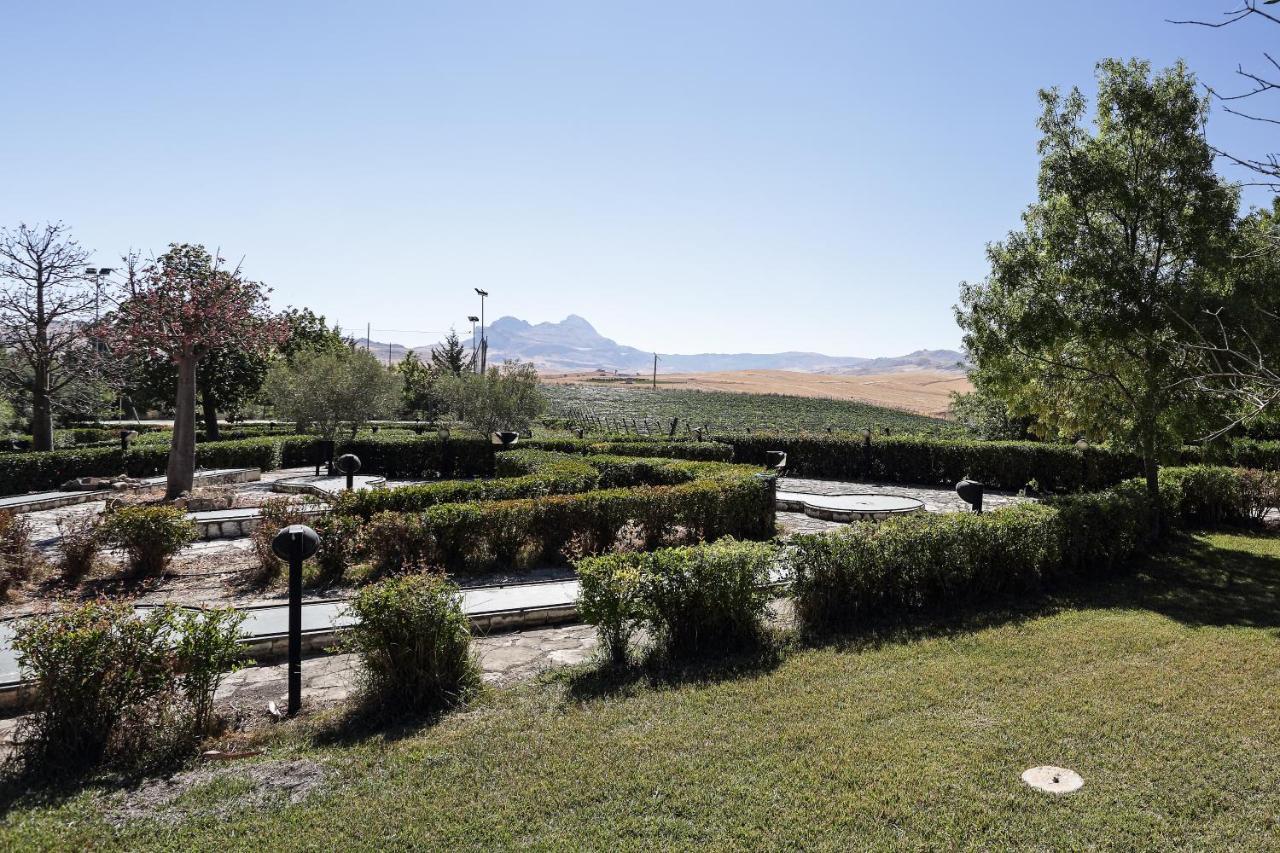 Agriturismo Tenute Pollara Roccamena Exterior photo