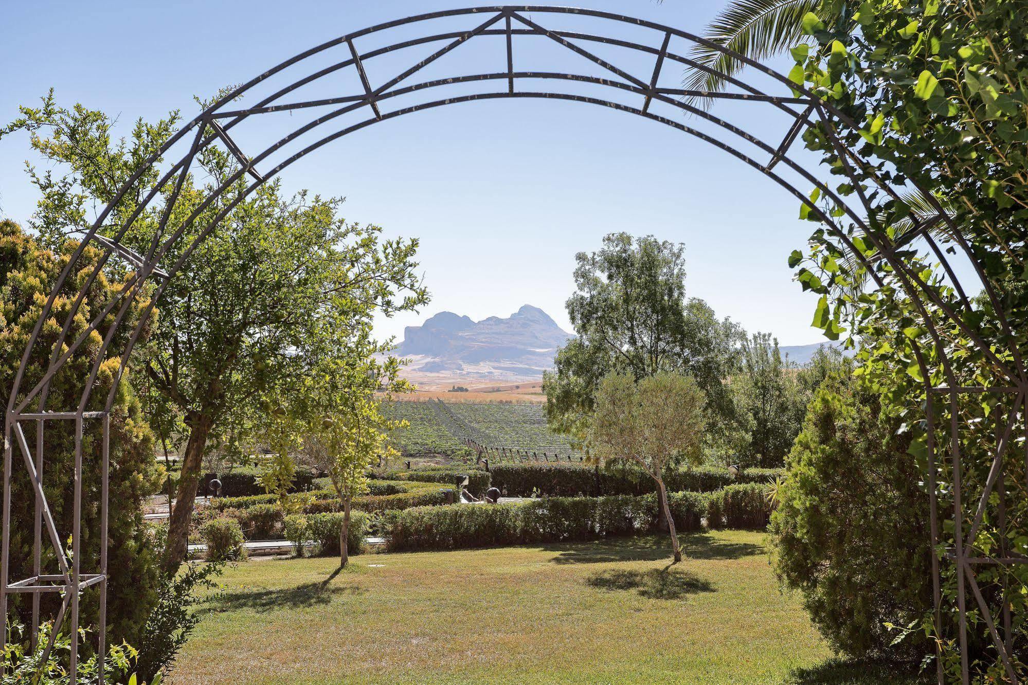 Agriturismo Tenute Pollara Roccamena Exterior photo